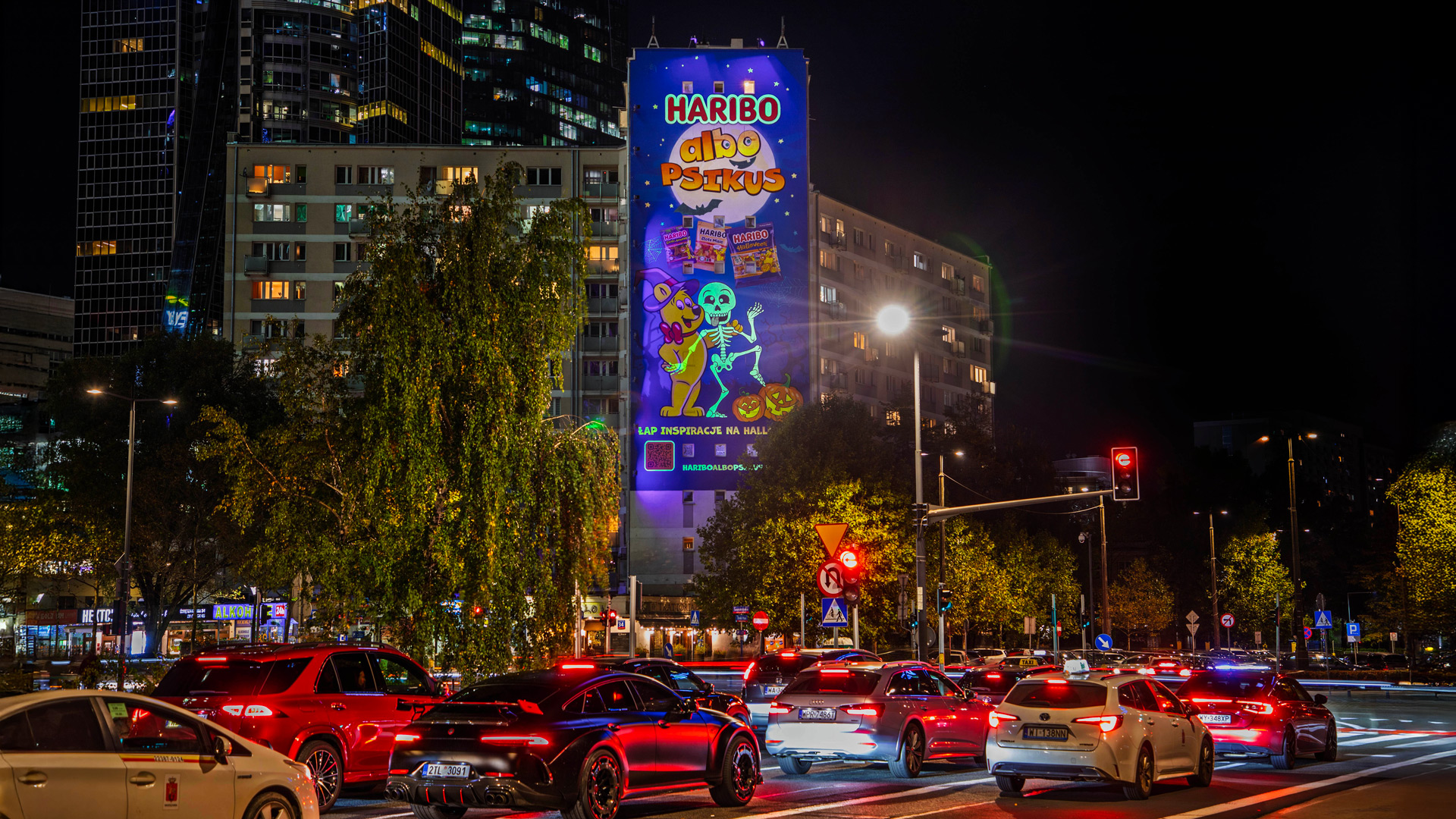 “Haribo or trick!” – mural that changes after dark