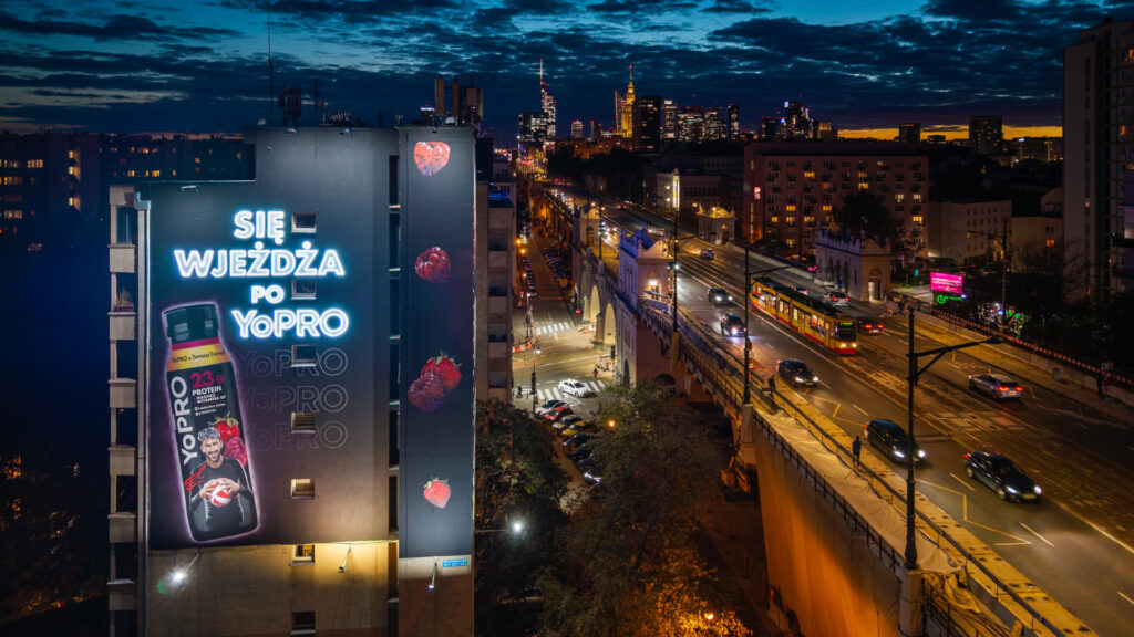 Levi’s – large-format mural with illuminated logo
